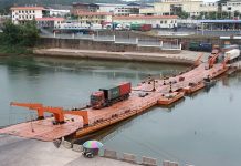 Trung Quốc bất ngờ hạn chế nhập khẩu hàng tấn tôm hùm chết tại cửa khẩu