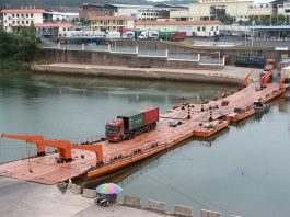 Trung Quốc bất ngờ hạn chế nhập khẩu hàng tấn tôm hùm chết tại cửa khẩu